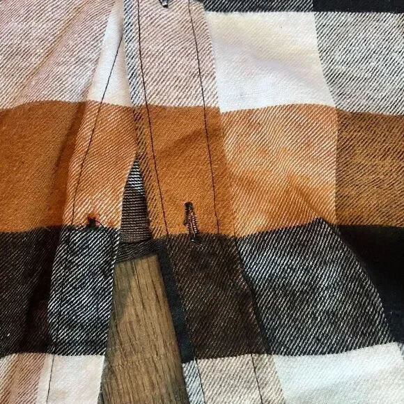 Aaliyah buffalo plaid shirt, size XL GUC, wearable art! Graphic on back - Picture 7 of 7